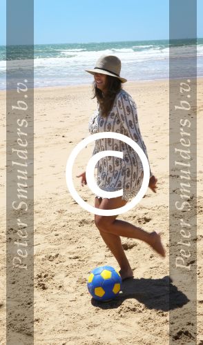 Sevilla, 19 en 20 Juni 2013
Rafel v d Vaart met zijn vriendin Sabia Boulahrouz en hun drie kinderen
Damian v d Vaart, Amaya Boulahrouz en Daamin Boulahrouz op het strand en bij hun hotel voor hun gezamelijk eerste vakantie samen.
Foto Peter Smulders BV