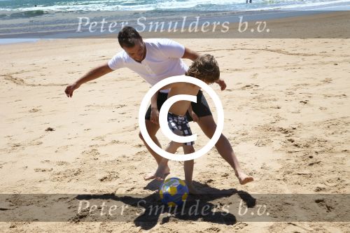 Sevilla, 19 en 20 Juni 2013
Rafel v d Vaart met zijn vriendin Sabia Boulahrouz en hun drie kinderen
Damian v d Vaart, Amaya Boulahrouz en Daamin Boulahrouz op het strand en bij hun hotel voor hun gezamelijk eerste vakantie samen.
Foto Peter Smulders BV
