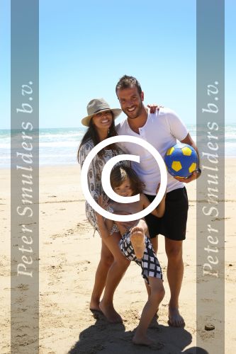 Sevilla, 19 en 20 Juni 2013
Rafel v d Vaart met zijn vriendin Sabia Boulahrouz en hun drie kinderen
Damian v d Vaart, Amaya Boulahrouz en Daamin Boulahrouz op het strand en bij hun hotel voor hun gezamelijk eerste vakantie samen.
Foto Peter Smulders BV