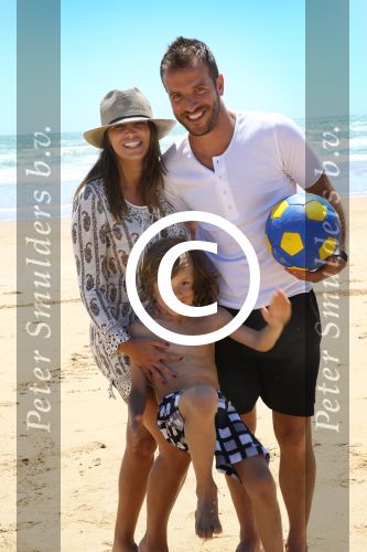 Sevilla, 19 en 20 Juni 2013
Rafel v d Vaart met zijn vriendin Sabia Boulahrouz en hun drie kinderen
Damian v d Vaart, Amaya Boulahrouz en Daamin Boulahrouz op het strand en bij hun hotel voor hun gezamelijk eerste vakantie samen.
Foto Peter Smulders BV