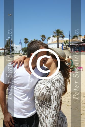 Sevilla, 19 en 20 Juni 2013
Rafel v d Vaart met zijn vriendin Sabia Boulahrouz en hun drie kinderen
Damian v d Vaart, Amaya Boulahrouz en Daamin Boulahrouz op het strand en bij hun hotel voor hun gezamelijk eerste vakantie samen.
Foto Peter Smulders BV