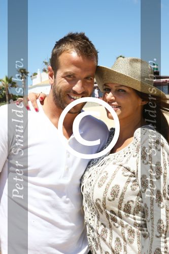 Sevilla, 19 en 20 Juni 2013
Rafel v d Vaart met zijn vriendin Sabia Boulahrouz en hun drie kinderen
Damian v d Vaart, Amaya Boulahrouz en Daamin Boulahrouz op het strand en bij hun hotel voor hun gezamelijk eerste vakantie samen.
Foto Peter Smulders BV