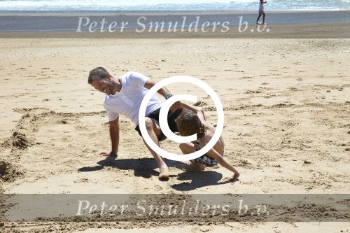 Sevilla, 19 en 20 Juni 2013
Rafel v d Vaart met zijn vriendin Sabia Boulahrouz en hun drie kinderen
Damian v d Vaart, Amaya Boulahrouz en Daamin Boulahrouz op het strand en bij hun hotel voor hun gezamelijk eerste vakantie samen.
Foto Peter Smulders BV