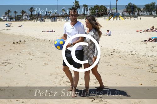 Sevilla, 19 en 20 Juni 2013
Rafel v d Vaart met zijn vriendin Sabia Boulahrouz en hun drie kinderen
Damian v d Vaart, Amaya Boulahrouz en Daamin Boulahrouz op het strand en bij hun hotel voor hun gezamelijk eerste vakantie samen.
Foto Peter Smulders BV
