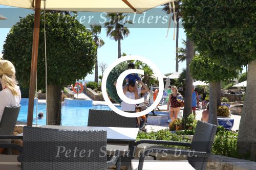 Sevilla, 19 en 20 Juni 2013
Rafel v d Vaart met zijn vriendin Sabia Boulahrouz en hun drie kinderen
Damian v d Vaart, Amaya Boulahrouz en Daamin Boulahrouz op het strand en bij hun hotel voor hun gezamelijk eerste vakantie samen.
Foto Peter Smulders BV