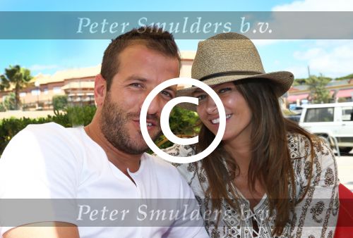 Sevilla, 19 en 20 Juni 2013
Rafel v d Vaart met zijn vriendin Sabia Boulahrouz en hun drie kinderen
Damian v d Vaart, Amaya Boulahrouz en Daamin Boulahrouz op het strand en bij hun hotel voor hun gezamelijk eerste vakantie samen.
Foto Peter Smulders BV