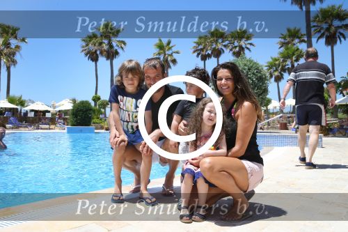 Sevilla, 19 en 20 Juni 2013
Rafel v d Vaart met zijn vriendin Sabia Boulahrouz en hun drie kinderen
Damian v d Vaart, Amaya Boulahrouz en Daamin Boulahrouz op het strand en bij hun hotel voor hun gezamelijk eerste vakantie samen.
Foto Peter Smulders BV