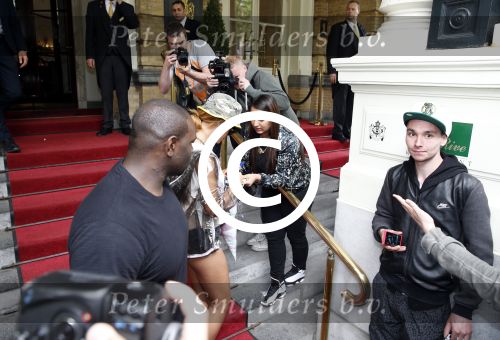 Amsterdam 26 juni 2013
Rihanna vertrekt bij het amstel hotel na haar concerten in het ziggo dome. Ze ging met de tourbus naar Keulen.
Peter Smulders bv