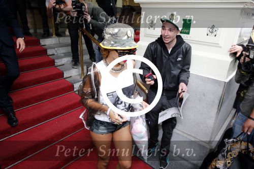 Amsterdam 26 juni 2013
Rihanna vertrekt bij het amstel hotel na haar concerten in het ziggo dome. Ze ging met de tourbus naar Keulen.
Peter Smulders bv