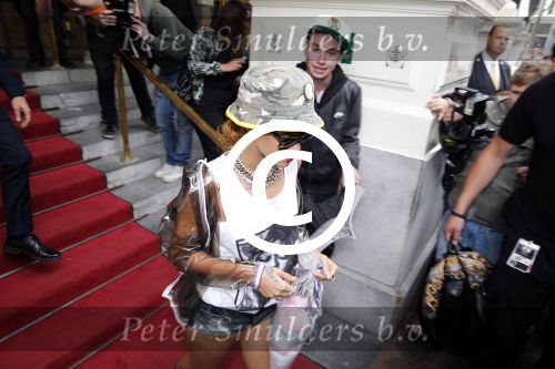 Amsterdam 26 juni 2013
Rihanna vertrekt bij het amstel hotel na haar concerten in het ziggo dome. Ze ging met de tourbus naar Keulen.
Peter Smulders bv