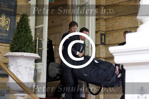 Amsterdam 26 juni 2013
Rihanna vertrekt bij het amstel hotel na haar concerten in het ziggo dome. Ze ging met de tourbus naar Keulen.
Peter Smulders bv