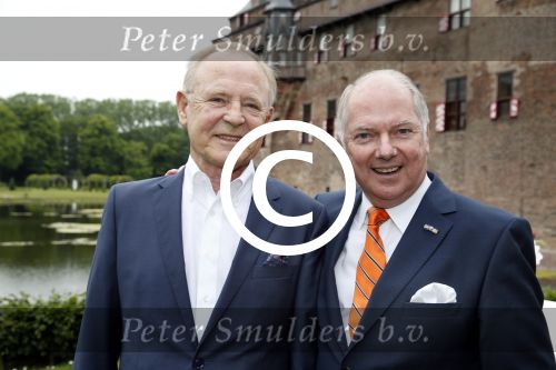 Haarzuilens 12 juni 2013
Haringparty op kasteel de Haar in Haarzuilens. Ronnie Tober met Jan Jochems
Peter Smulders bv