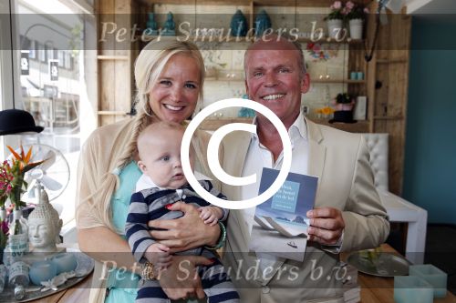 Apeldoorn 10 juni 2013
Presntatie nieuwe boek Sonja Bakker. Haar vader zoon Bram en man Jan Reus zijn daarbij aanwezig.
Peter Smulders bv