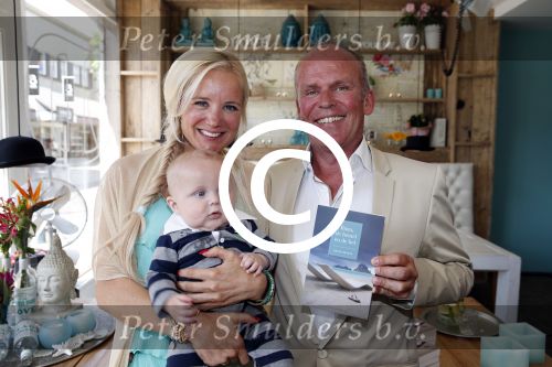 Apeldoorn 10 juni 2013
Presntatie nieuwe boek Sonja Bakker. Haar vader zoon Bram en man Jan Reus zijn daarbij aanwezig.
Peter Smulders bv