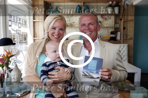 Apeldoorn 10 juni 2013
Presntatie nieuwe boek Sonja Bakker. Haar vader zoon Bram en man Jan Reus zijn daarbij aanwezig.
Peter Smulders bv