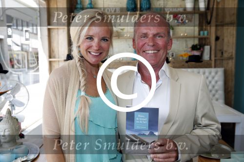 Apeldoorn 10 juni 2013
Presntatie nieuwe boek Sonja Bakker. Haar vader zoon Bram en man Jan Reus zijn daarbij aanwezig.
Peter Smulders bv