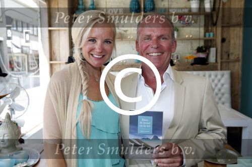 Apeldoorn 10 juni 2013
Presntatie nieuwe boek Sonja Bakker. Haar vader zoon Bram en man Jan Reus zijn daarbij aanwezig.
Peter Smulders bv
