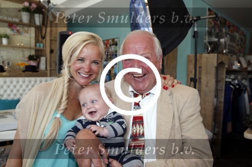 Apeldoorn 10 juni 2013
Presntatie nieuwe boek Sonja Bakker. Haar vader zoon Bram en man Jan Reus zijn daarbij aanwezig.
Peter Smulders bv
