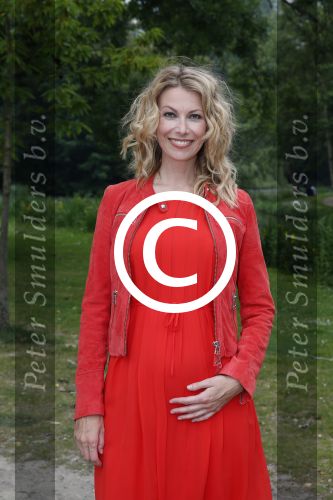 Amsterdam 20 juni 2013
Boek presentatie Nina Veeneman Diets Noor Schutte Kerckhoff en Marieke Wigmans Bremers in het melkhuis in het vondelpark. Susan Smit zwanger
Peter Smulders bv