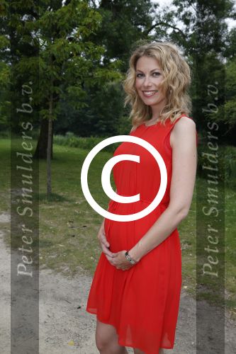 Amsterdam 20 juni 2013
Boek presentatie Nina Veeneman Diets Noor Schutte Kerckhoff en Marieke Wigmans Bremers in het melkhuis in het vondelpark. Susan Smit zwanger
Peter Smulders bv