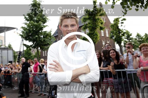 Uden 18 juni 2013
Tros Muziek feest op de markt in Uden. Tim Douwsma met Kyboe horloge
Peter Smulders bv