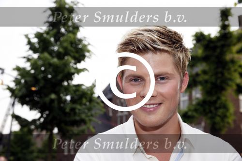 Uden 18 juni 2013
Tros Muziek feest op de markt in Uden. Tim Douwsma met Kyboe horloge
Peter Smulders bv