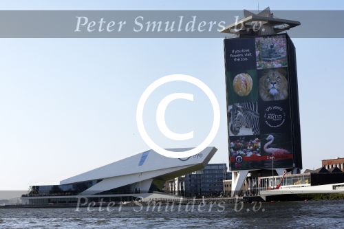 Amsterdam 7 juni 2013
Diverse gebouwen in amsterdam. oude shell gebouw toren overhoeks
Peter Smulders bv