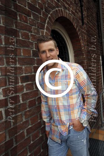 Uden 18 juni 2013
Tros Muziek feest op de markt in Uden. Wesley Klein met Kyboe horlohe
Peter Smulders bv