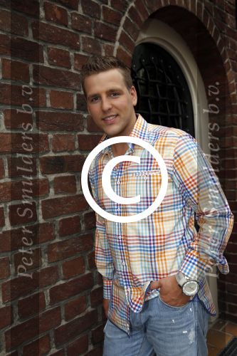 Uden 18 juni 2013
Tros Muziek feest op de markt in Uden. Wesley Klein met Kyboe horlohe
Peter Smulders bv