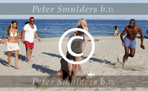 ibiza 14 juni 2013
Wesley en Rodney Sneijder aan het voetballen met Xelly en Rebecca Cabu v Kasbergen Gokhan Saki Reduan Diba en andere vrienden op het strand van Coco Beach.
Peter Smulders bv