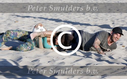ibiza 14 juni 2013
Wesley en Rodney Sneijder aan het voetballen met Xelly en Rebecca Cabu v Kasbergen Gokhan Saki Reduan Diba en andere vrienden op het strand van Coco Beach.
Peter Smulders bv