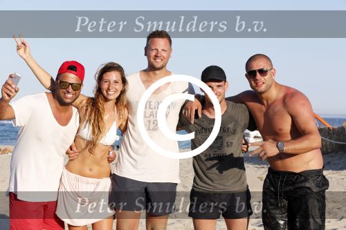 ibiza 14 juni 2013
Wesley en Rodney Sneijder aan het voetballen met Xelly en Rebecca Cabu v Kasbergen Gokhan Saki Reduan Diba en andere vrienden op het strand van Coco Beach.
Peter Smulders bv