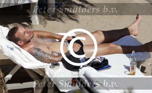 ibiza 15 juni 2013
Wesley Sneijder en Yolanthe Sneijder Cabau met Rodney Reduan en Jalal Diba en vrienden bij tropicana beach.
Peter Smulders bv