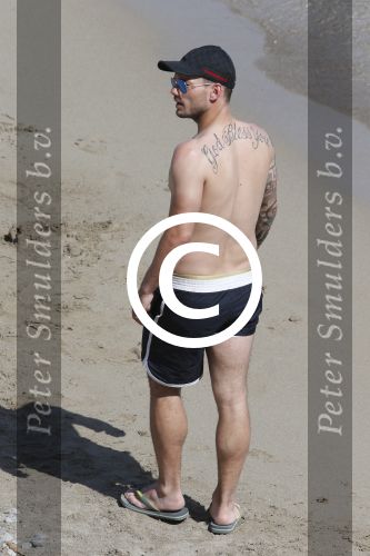 ibiza 15 juni 2013
Wesley Sneijder en Yolanthe Sneijder Cabau met Rodney Reduan en Jalal Diba en vrienden bij tropicana beach.
Peter Smulders bv