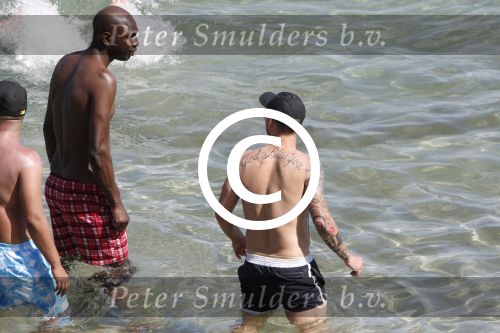 ibiza 15 juni 2013
Wesley Sneijder en Yolanthe Sneijder Cabau met Rodney Reduan en Jalal Diba en vrienden bij tropicana beach.
Peter Smulders bv