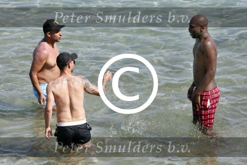 ibiza 15 juni 2013
Wesley Sneijder en Yolanthe Sneijder Cabau met Rodney Reduan en Jalal Diba en vrienden bij tropicana beach.
Peter Smulders bv