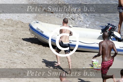 ibiza 15 juni 2013
Wesley Sneijder en Yolanthe Sneijder Cabau met Rodney Reduan en Jalal Diba en vrienden bij tropicana beach.
Peter Smulders bv