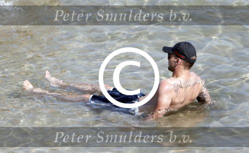 ibiza 15 juni 2013
Wesley Sneijder en Yolanthe Sneijder Cabau met Rodney Reduan en Jalal Diba en vrienden bij tropicana beach.
Peter Smulders bv