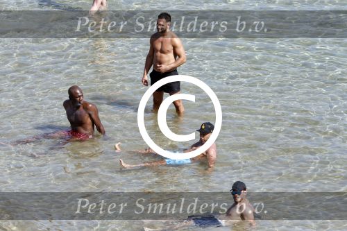ibiza 15 juni 2013
Wesley Sneijder en Yolanthe Sneijder Cabau met Rodney Reduan en Jalal Diba en vrienden bij tropicana beach.
Peter Smulders bv
