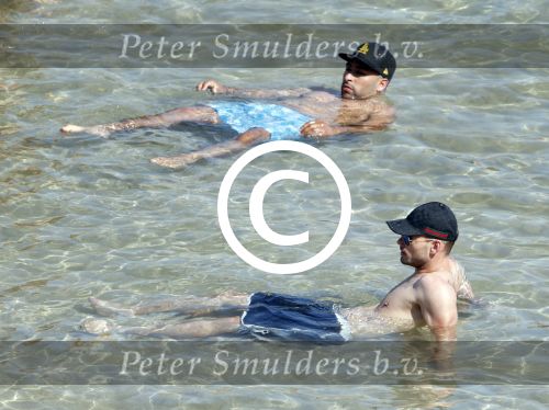 ibiza 15 juni 2013
Wesley Sneijder en Yolanthe Sneijder Cabau met Rodney Reduan en Jalal Diba en vrienden bij tropicana beach.
Peter Smulders bv
