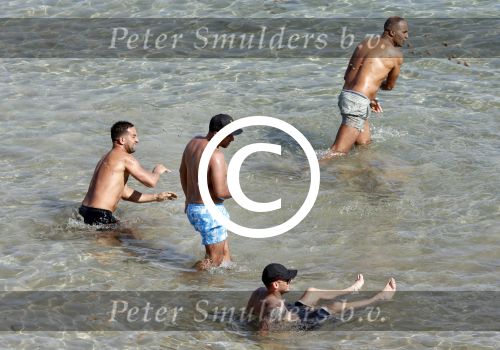 ibiza 15 juni 2013
Wesley Sneijder en Yolanthe Sneijder Cabau met Rodney Reduan en Jalal Diba en vrienden bij tropicana beach.
Peter Smulders bv