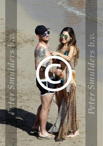 ibiza 15 juni 2013
Wesley Sneijder en Yolanthe Sneijder Cabau met Rodney Reduan en Jalal Diba en vrienden bij tropicana beach.
Peter Smulders bv