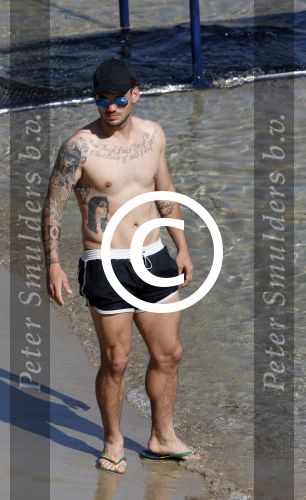 ibiza 15 juni 2013
Wesley Sneijder en Yolanthe Sneijder Cabau met Rodney Reduan en Jalal Diba en vrienden bij tropicana beach.
Peter Smulders bv