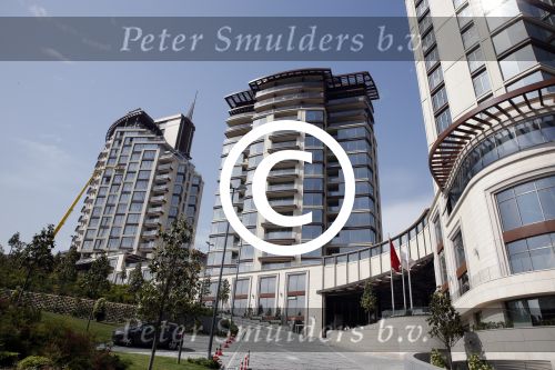 Istanbul 20 en 22 mei 2013
Diverse gebouwen en populaire winkels in Istanbul. Apartementen complex waar Wesley Sneijder en Yolanthe Sneijder Cabau wonen
Peter Smulders bv