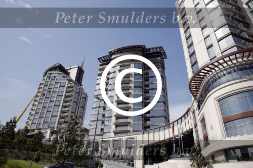 Istanbul 20 en 22 mei 2013
Diverse gebouwen en populaire winkels in Istanbul. Apartementen complex waar Wesley Sneijder en Yolanthe Sneijder Cabau wonen
Peter Smulders bv