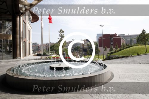 Istanbul 20 en 22 mei 2013
Diverse gebouwen en populaire winkels in Istanbul. Apartementen complex waar Wesley Sneijder en Yolanthe Sneijder Cabau wonen
Peter Smulders bv