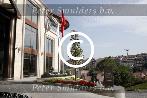 Istanbul 20 en 22 mei 2013
Diverse gebouwen en populaire winkels in Istanbul. Apartementen complex waar Wesley Sneijder en Yolanthe Sneijder Cabau wonen
Peter Smulders bv
