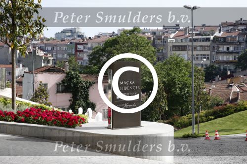 Istanbul 20 en 22 mei 2013
Diverse gebouwen en populaire winkels in Istanbul. Apartementen complex waar Wesley Sneijder en Yolanthe Sneijder Cabau wonen
Peter Smulders bv