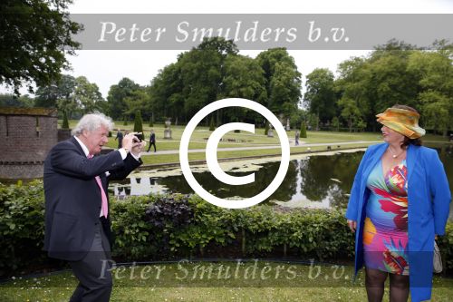 Haarzuilens 12 juni 2013
Haringparty op kasteel de Haar in Haarzuilens. Willibrord Frequin met vriendin
Peter Smulders bv