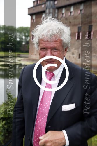 Haarzuilens 12 juni 2013
Haringparty op kasteel de Haar in Haarzuilens. Willibrord Frequin met vriendin
Peter Smulders bv
